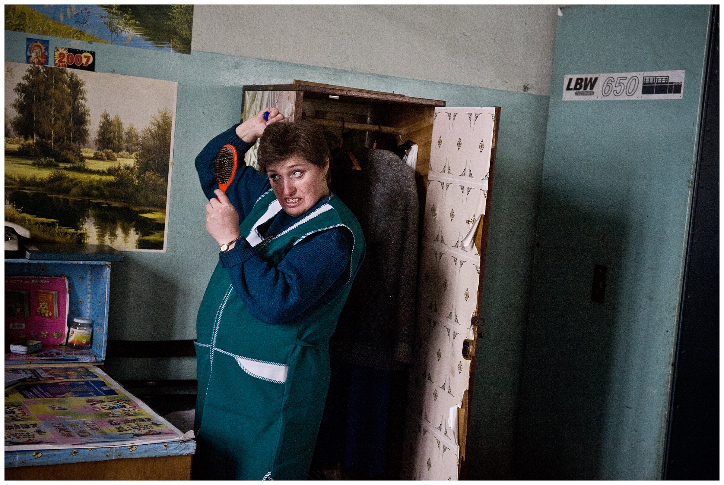 Minsk, Belarus, the publishing house "Pechatny Combinat". A worker is combing her hair during a break.