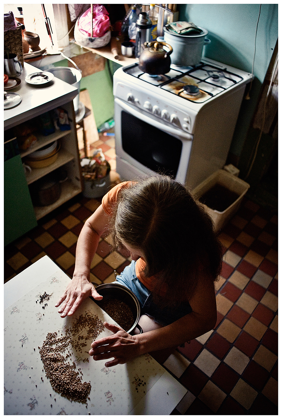 Belarus, village of Chereshlya. A woman cleans buckwheat.
